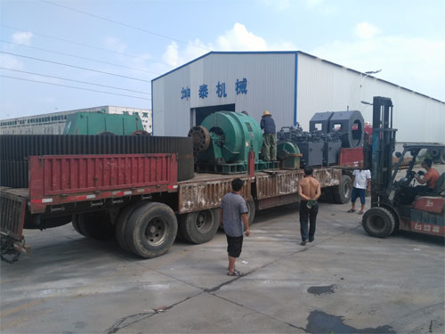 坤泰機械發(fā)貨現場(chǎng)
